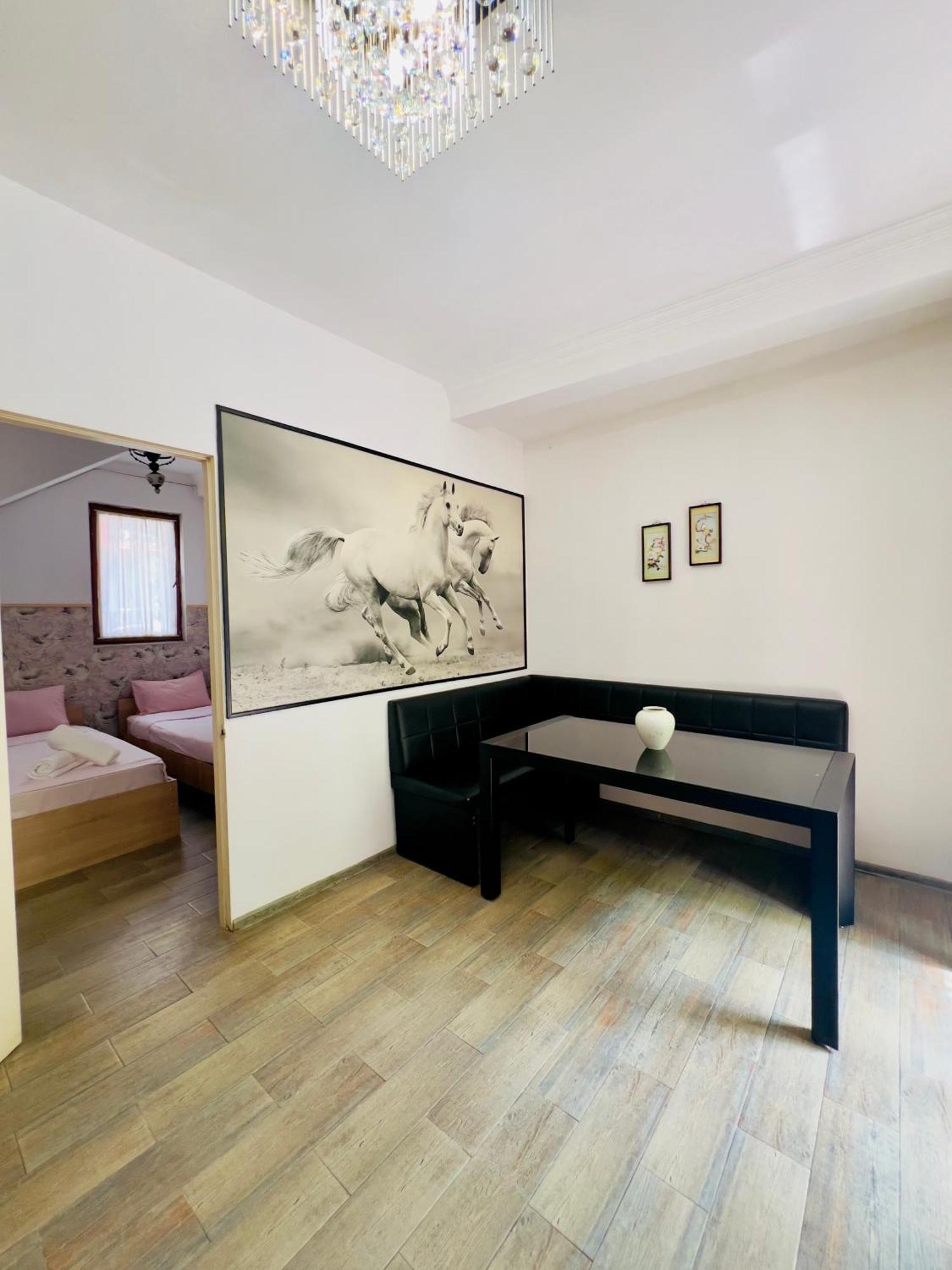 Apartment Maisi Batumi Eksteriør billede