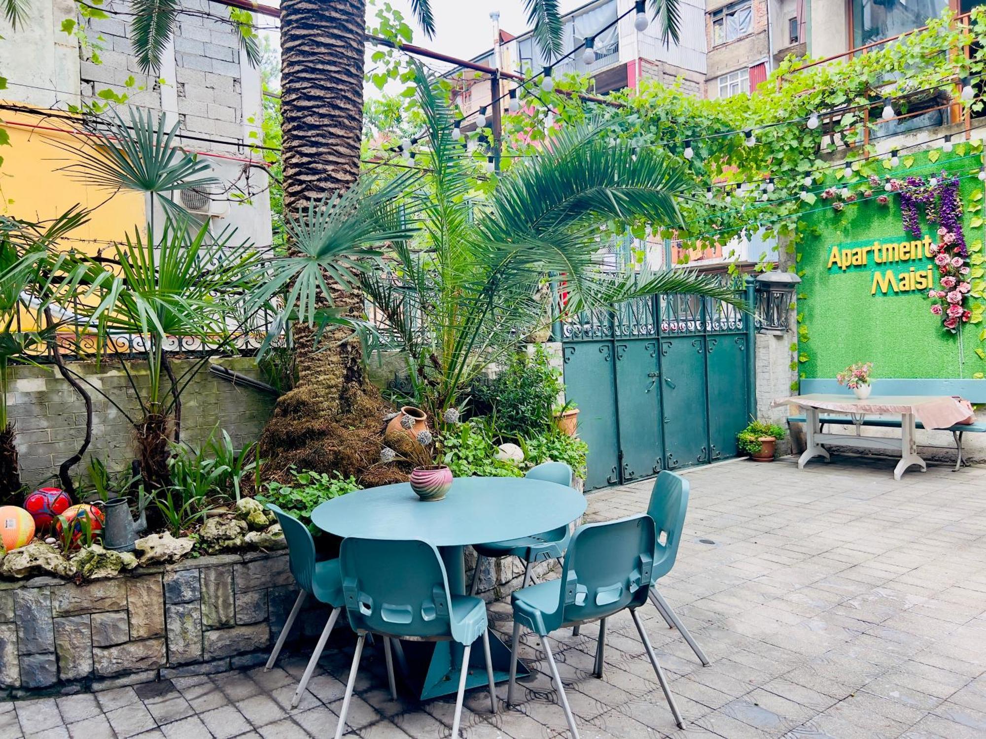 Apartment Maisi Batumi Eksteriør billede