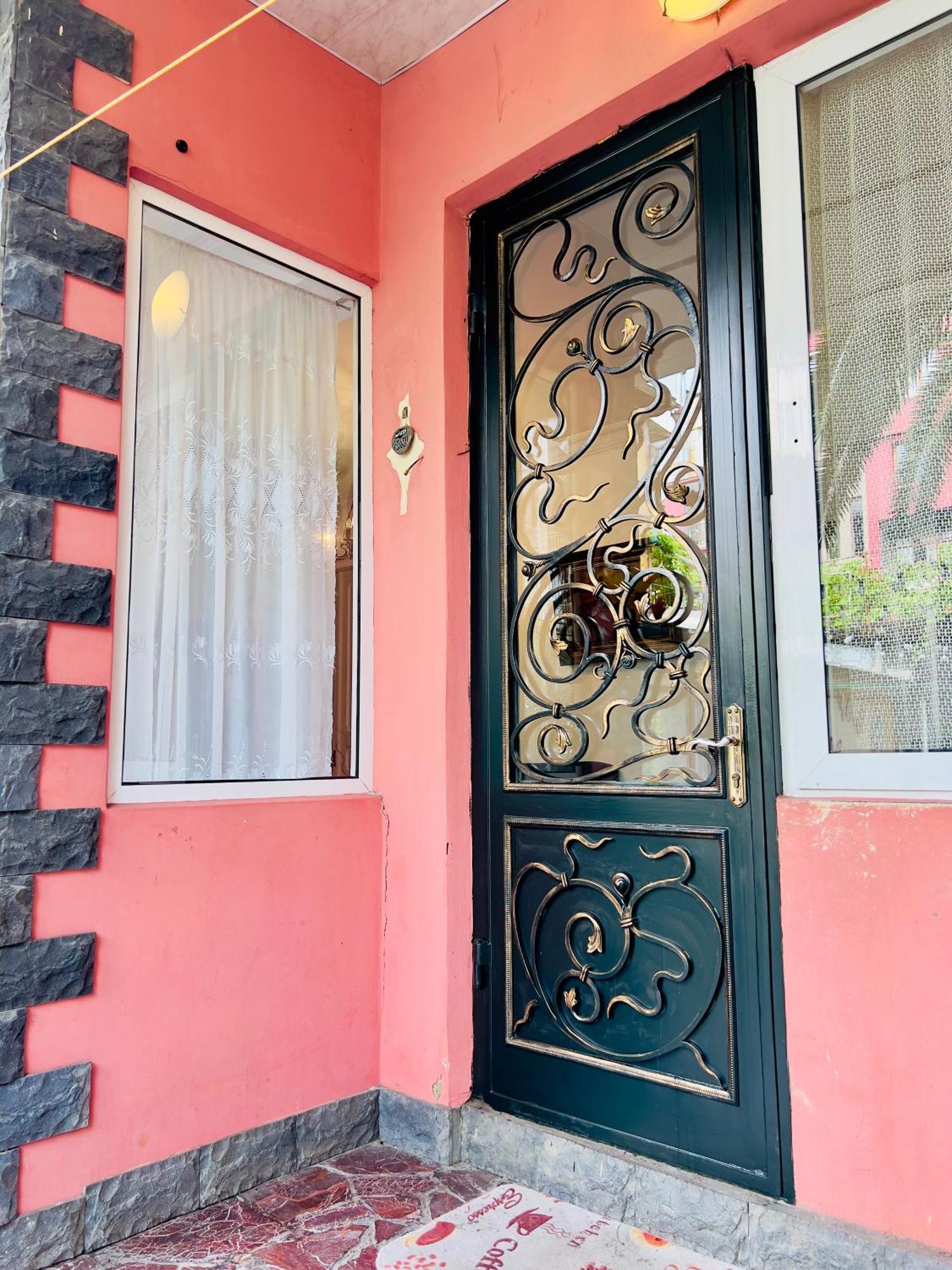 Apartment Maisi Batumi Eksteriør billede